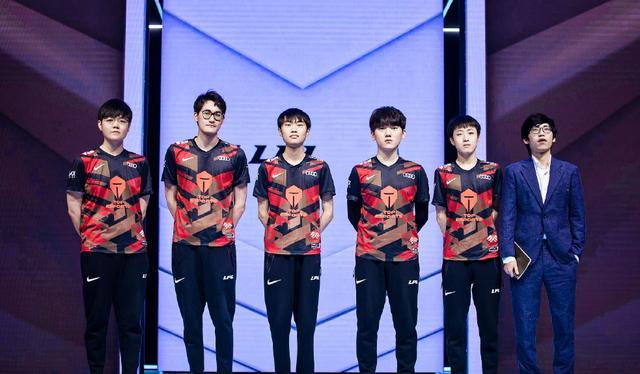 内嘘声此起 内嘘声此起