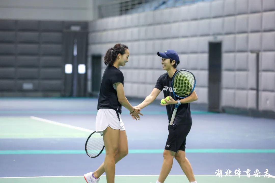 它的成功举 它的成功举