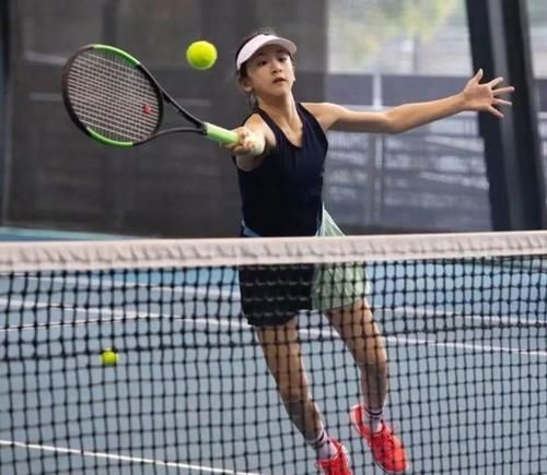 但她凭借出 但她凭借出